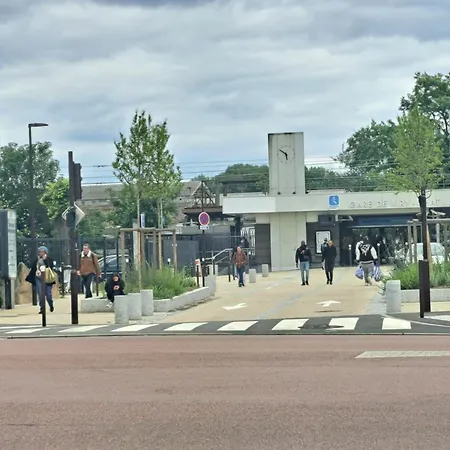 L'escale A 50 M De La Gare De Chatillon Viry-Châtillon